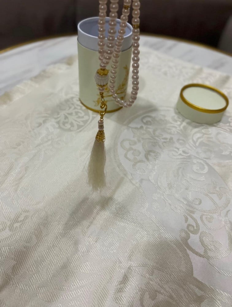 بوكس سجادة وسبحة
